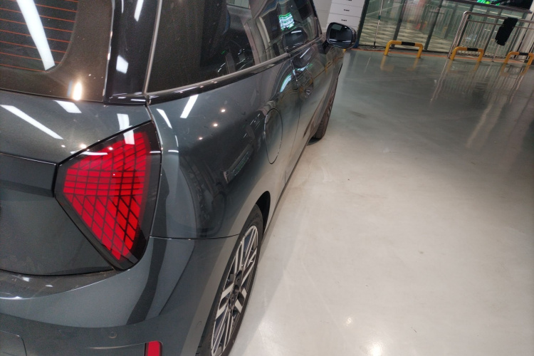 电动MINI COOPER 2025款 456km COOPER E 经典派车身外观9