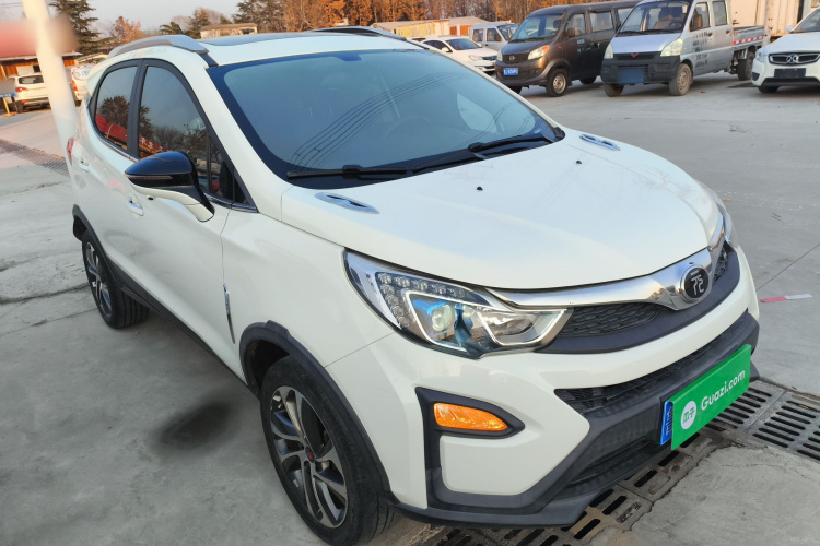 比亚迪 元 2016款 1.5L 手动尊贵型车身外观3