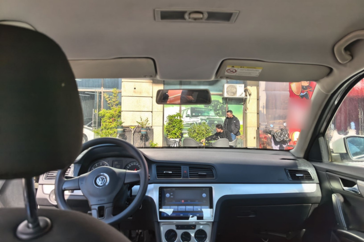 大众 朗逸 2013款 改款经典 1.6L 手动风尚版中控内饰22