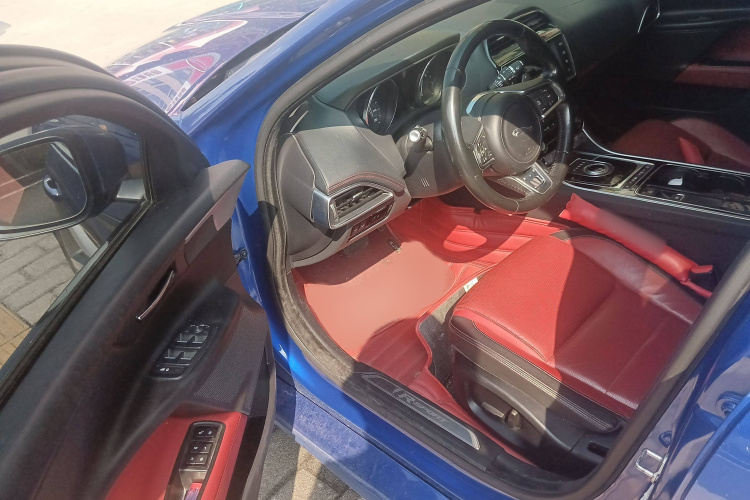 捷豹XE 2017款 2.0T 200PS R-Sport中控内饰7003