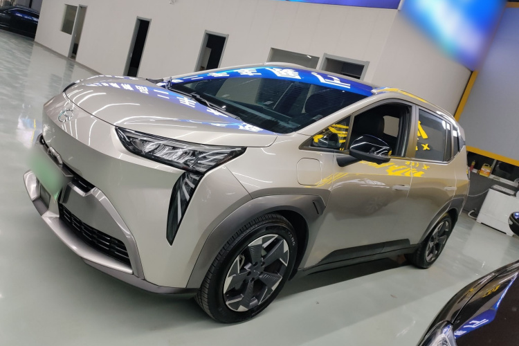 埃安 AION Y 2022款 70 智领版 磷酸铁锂车身外观4