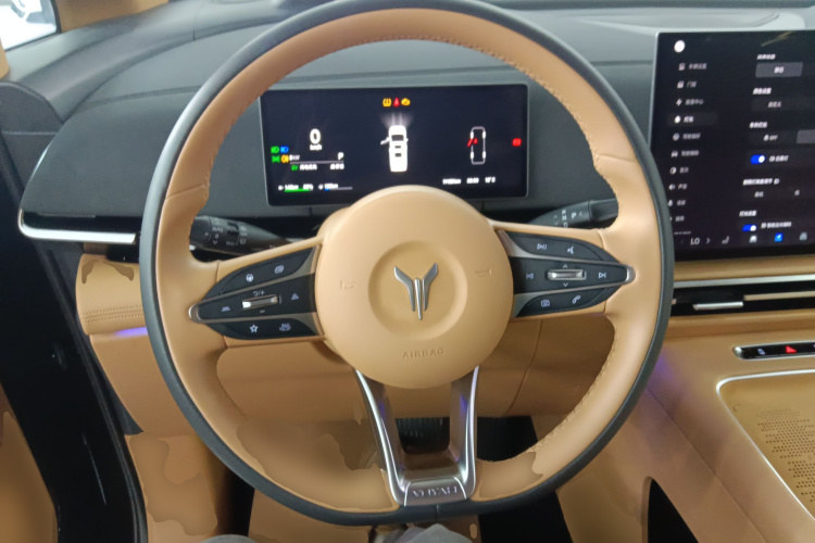 岚图汽车 岚图梦想家 2025款 PHEV 四驱尊贵鲲鹏版中控内饰13