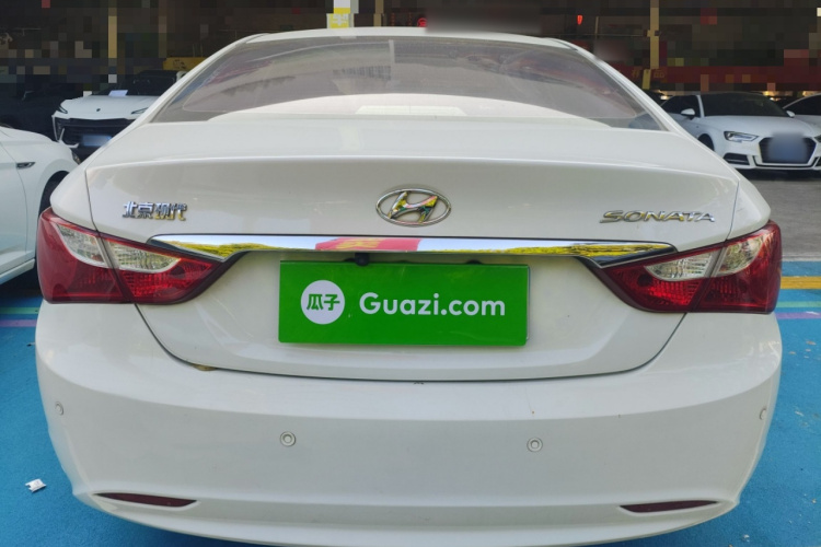 现代 索纳塔 2013款 2.0L 自动时尚版车身外观6