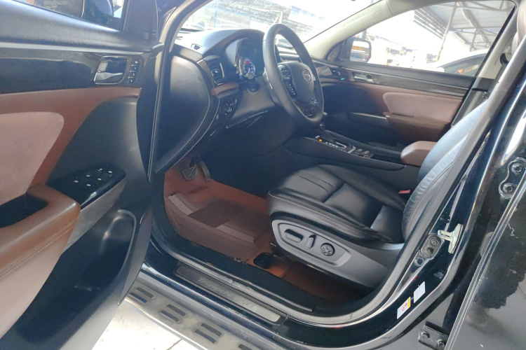 广汽传祺 传祺GS8 2017款 320T 两驱豪华智联版（七座）中控内饰7003