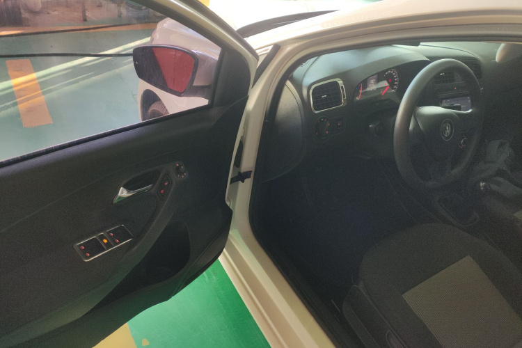 大众 Polo 2016款 1.4L 手动风尚型中控内饰20