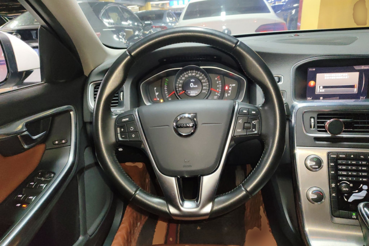 沃尔沃S60 2019款 S60L 改款 T5 智进进阶版中控内饰13