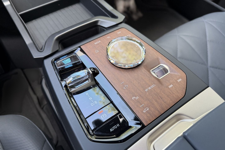 宝马iX 2022款 M60局部细节9001