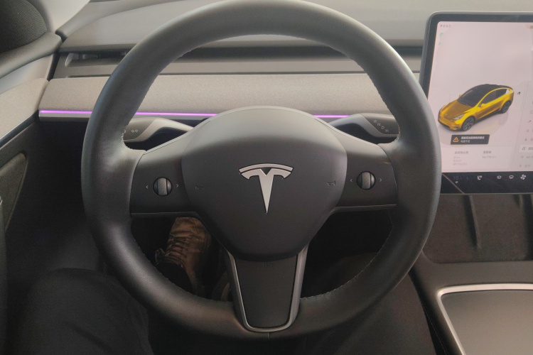 特斯拉 Model Y 2023款 后轮驱动版中控内饰13