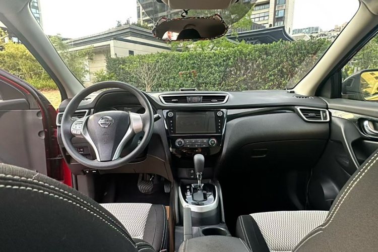 日产 逍客 2016款 2.0L CVT精英版中控内饰7004