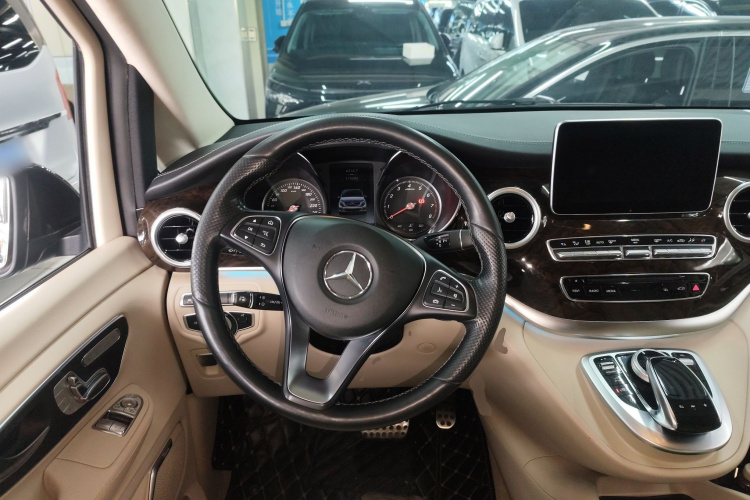 奔驰V级 2018款 V 260 尊贵版 国VI局部细节13