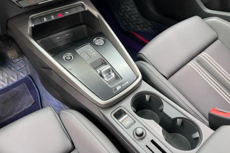 奥迪A3 2022款 A3L Limousine 35 TFSI 时尚运动型局部细节18