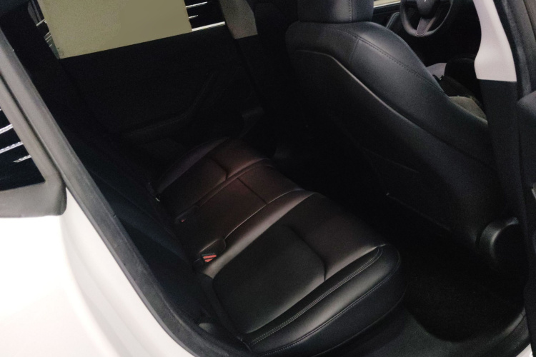 特斯拉 Model Y 2022款 改款 后轮驱动版中控内饰21