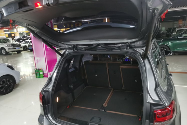 奔驰GLB 2023款 GLB 220 时尚型机舱底盘23