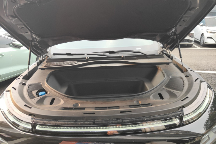 小鹏G9 2024款 702 Pro机舱底盘24