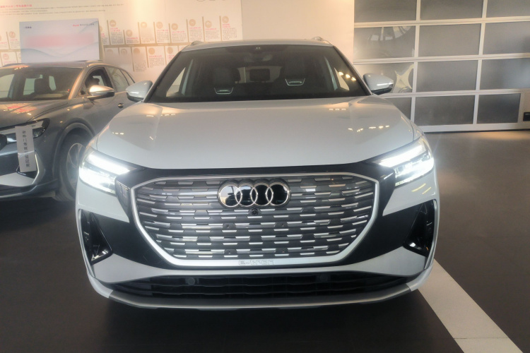 奥迪Q4 e-tron 2024款 40 e-tron 创境版车身外观2