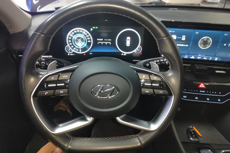 现代 名图 2021款 270TGDi DCT LUX尊贵版中控内饰13