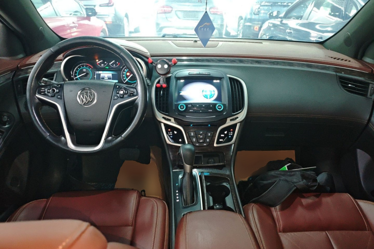 别克 君越 2013款 2.4L SIDI精英舒适型中控内饰12