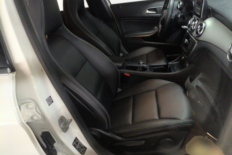 奔驰GLA 2015款 GLA 200 动感型局部细节41