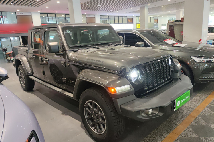 Jeep 角斗士 2023款 3.6L Overland车身外观3