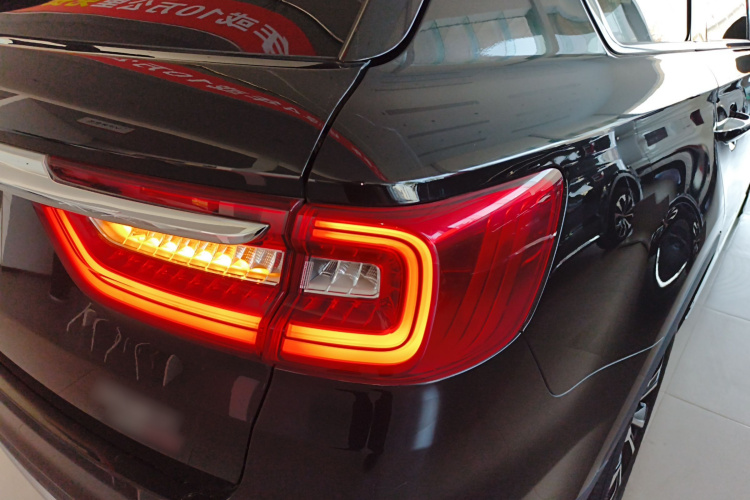 红旗HS7 2022款 2.0T DCT两驱智联旗享版 五座车身外观9