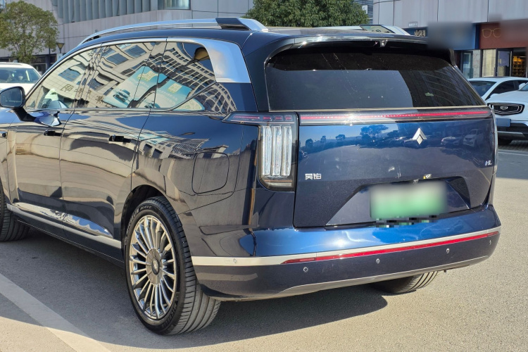 昊铂HL 2025款 700 Ultra六座四驱激光雷达版车身外观6010