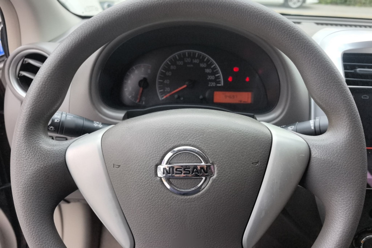 日产 阳光 2016款 1.5XE 手动领先版中控内饰13