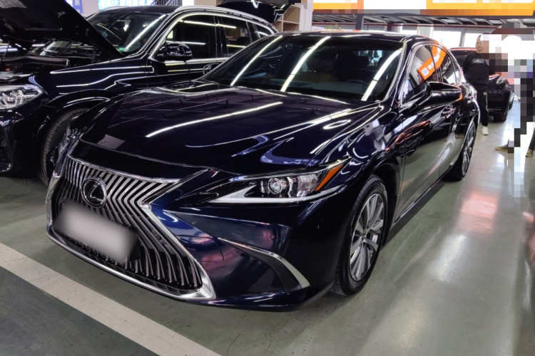 雷克萨斯ES 2020款 200 豪华版车身外观1