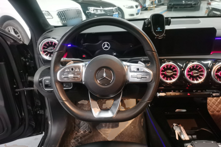 奔驰A级 2022款 改款 A 200 L 运动轿车时尚型中控内饰13