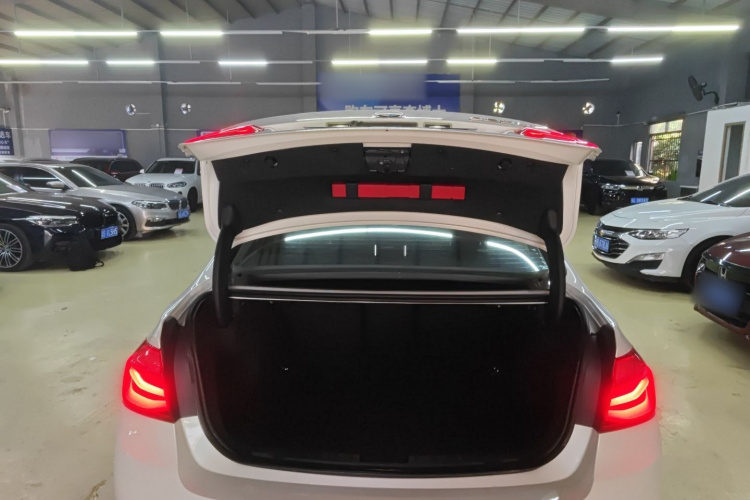 宝马3系 2016款 316Li 时尚型机舱底盘23