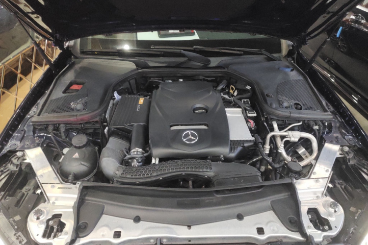 奔驰E级 2016款 E 300 L 时尚型机舱底盘24
