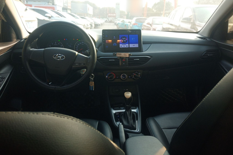 现代 悦动 2018款 1.6L 自动悦目版GL 国VI中控内饰12