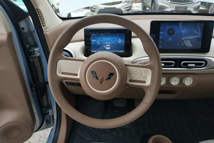 五菱汽车 宏光MINIEV 2025款 四门版 臻享+款中控内饰13