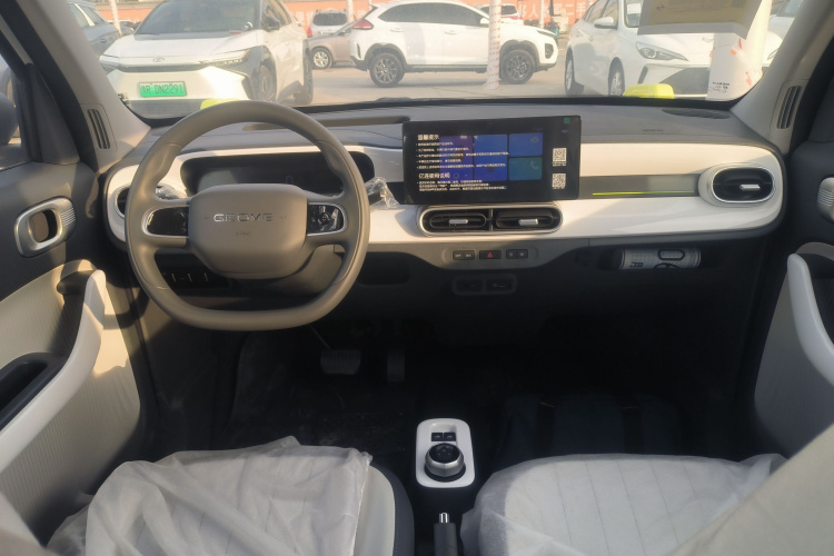 吉利银河 2025款 210km 熊猫骑士中控内饰12