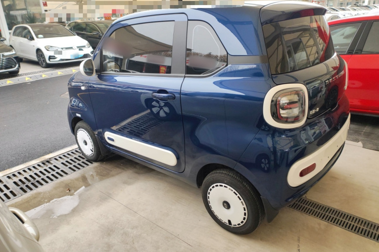 奔腾小马 2025款 222km 闪电马车身外观4