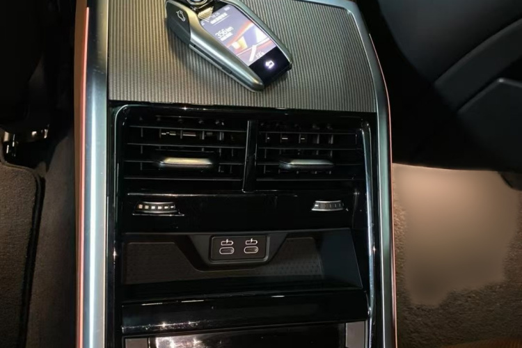 宝马8系 2022款 840i 四门轿跑车 M运动套装中控内饰7004