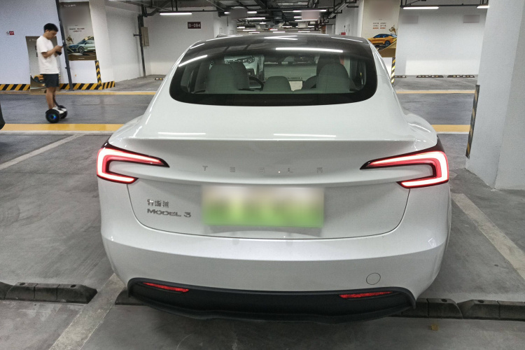 特斯拉 Model 3 2023款 后轮驱动版车身外观6