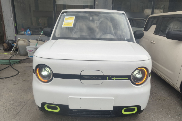 吉利银河 熊猫 2025款 210km 元气熊车身外观2