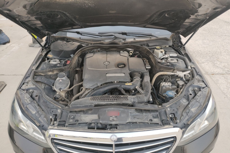 奔驰E级 2015款 改款 E 260 L机舱底盘24