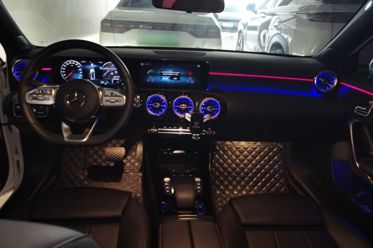 奔驰A级 2022款 改款 A 200 L 运动轿车时尚型中控内饰12