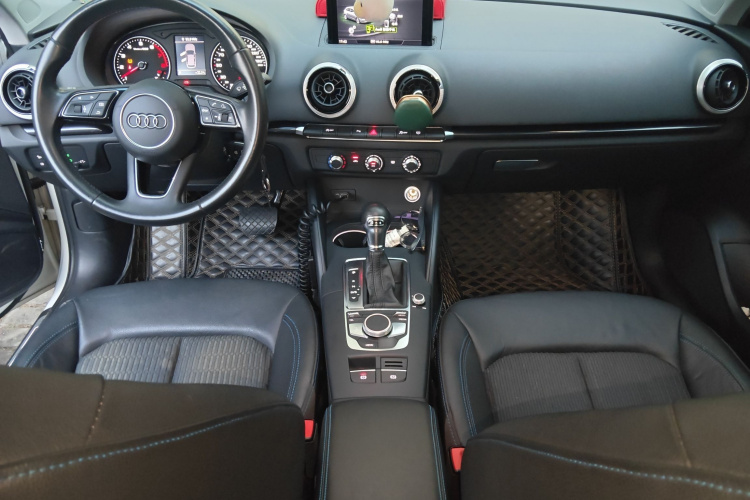 奥迪A3 2019款 Sportback 35 TFSI 时尚型 国V中控内饰7002