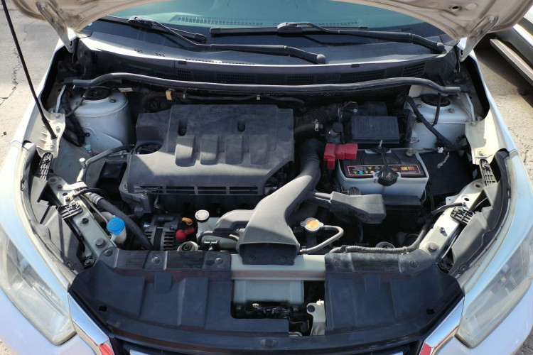 启辰R50 2015款 1.6L 手动时尚版机舱底盘24