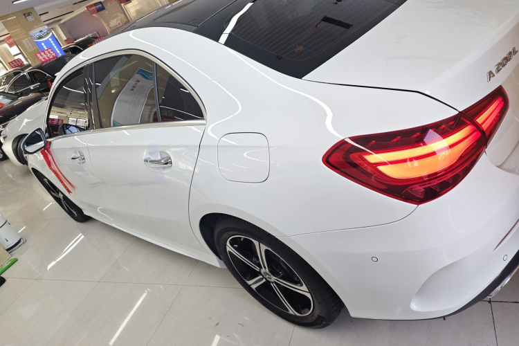 奔驰A级 2023款 A 200 L 时尚型车身外观4