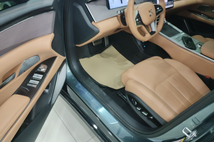 比亚迪 汉L 2025款 DM-p 四驱激光雷达旗舰型中控内饰7003