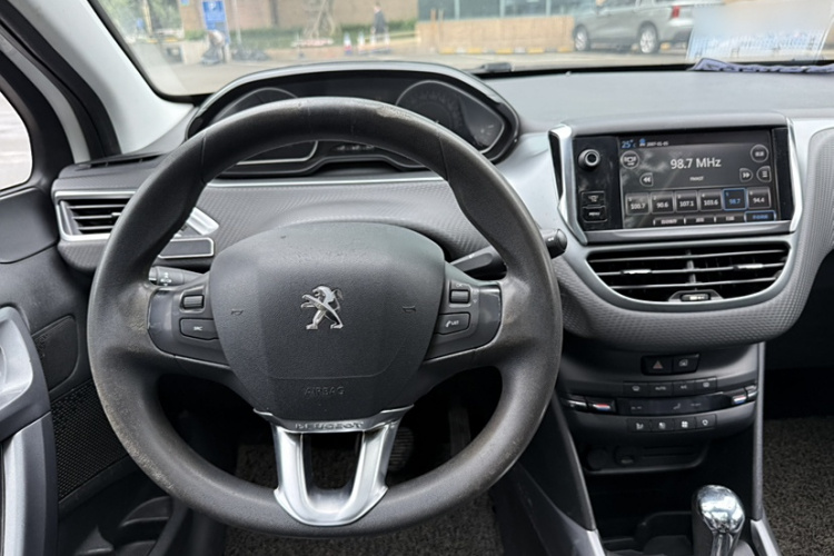 标致2008 2016款 230THP 自动时尚版车身外观6010