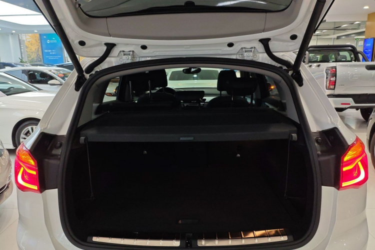 宝马X1 2019款 sDrive20Li 领先型机舱底盘23