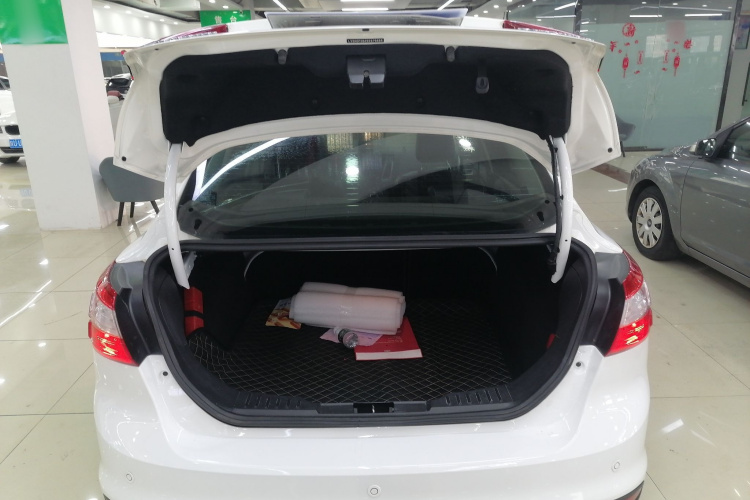 福特 福克斯 2012款 三厢 1.6L 自动风尚型机舱底盘23