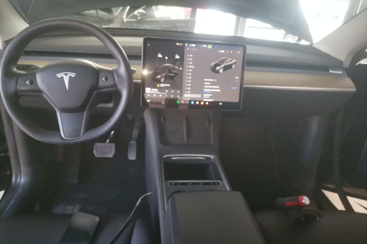 特斯拉 Model Y 2022款 后轮驱动版中控内饰7002