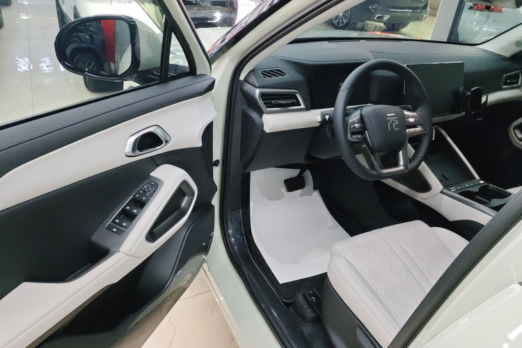 比亚迪 元UP 2025款 智驾版 401KM 活力版中控内饰20