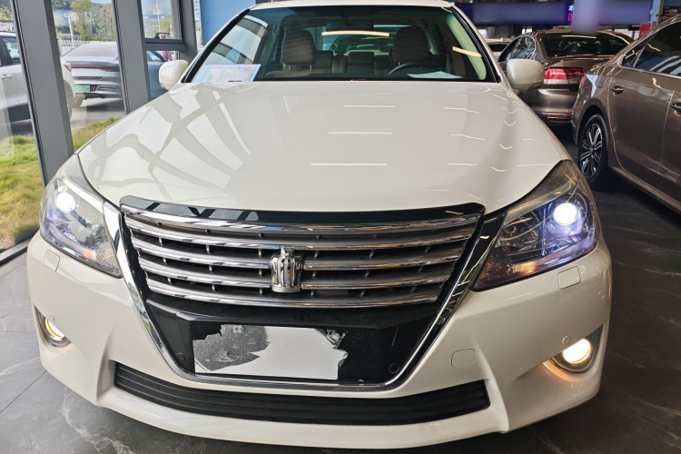 丰田 皇冠 2012款 2.5L Royal 导航版车身外观2