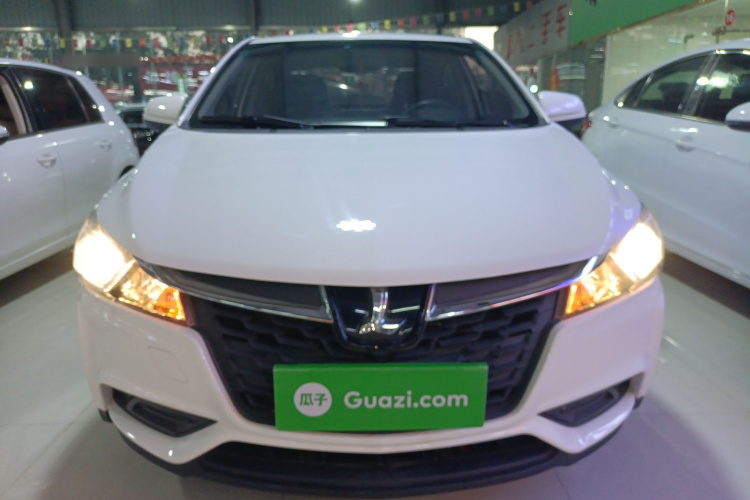 纳智捷 锐3 2016款 1.6L 手动智享型车身外观2